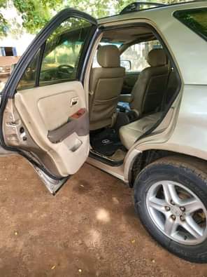 A picture of AWOOF AWOOF LEXUS RX300 2000 Engine Gear Ac needs attention