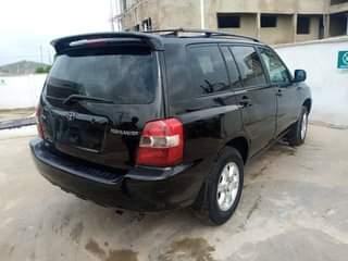 A picture of Toyota Highlander 04