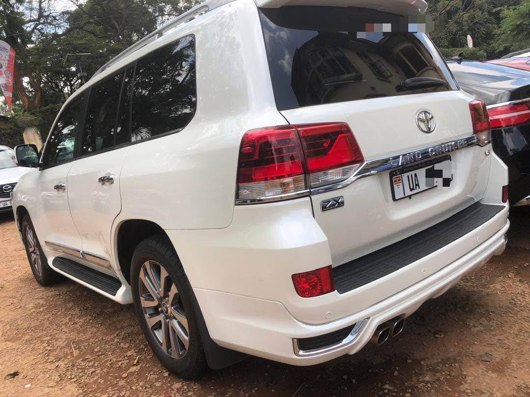 A picture of Land Cruiser ZX petrol sunroof leather seats model 2017 price