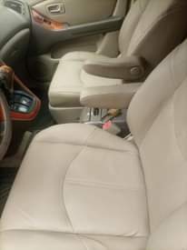 A picture of Lexus 300