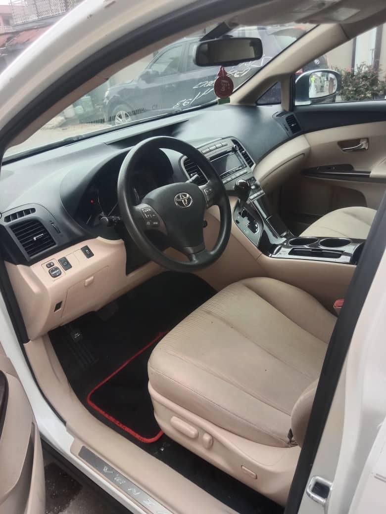 A picture of Foreign Used Tok New Entry TOYOTA VENZA 2010 4 Plugs