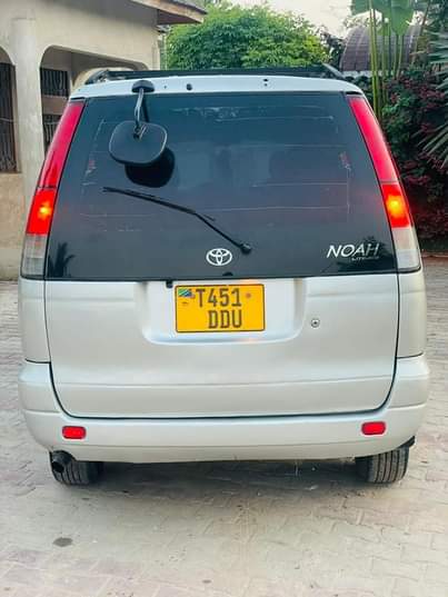 A picture of Toyota noah