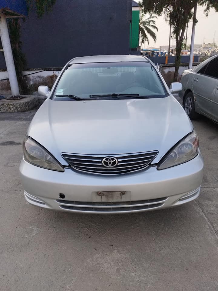 A picture of TOYOTA Camry LE 2003