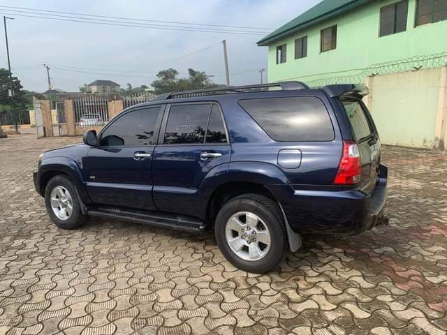 A picture of Toyota 4runner ltd