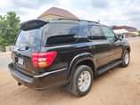 A picture of Toyota sequoia 2004 model