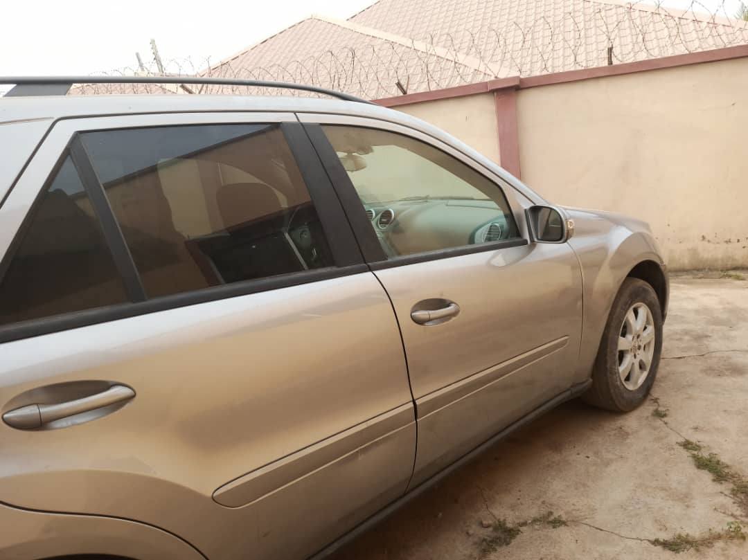 A picture of Mercedes ml350