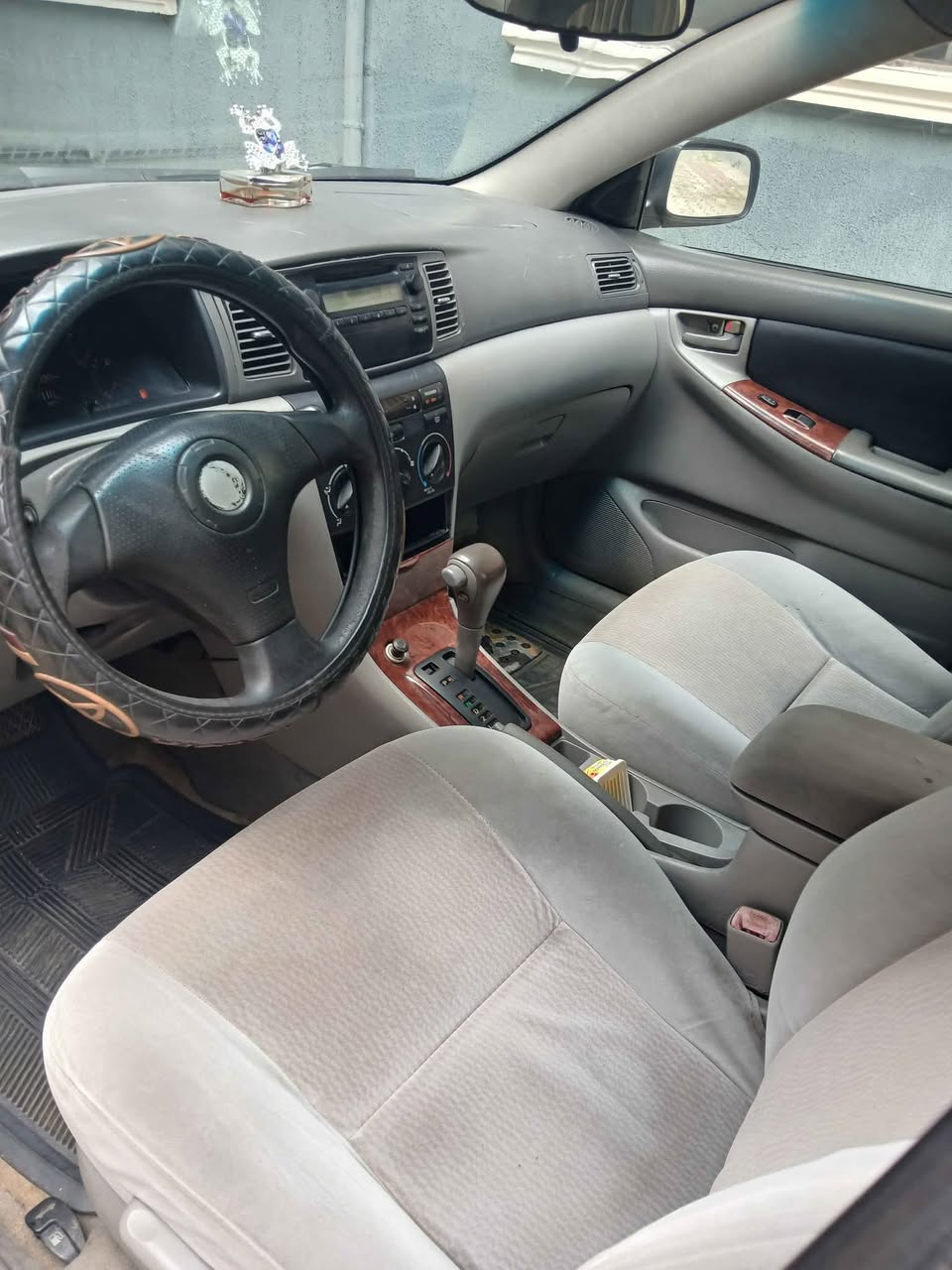 A picture of toyota corolla