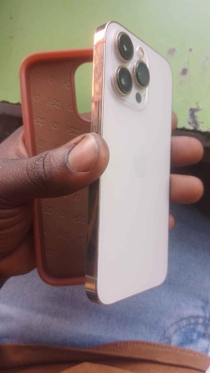 A picture of iPhone 13 pro in good condition 08081677599