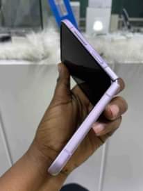 A picture of Samsung z flip 3 5G