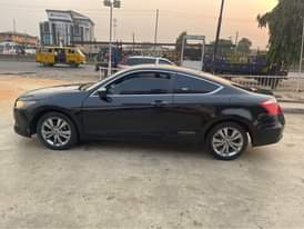 A picture of Honda coupe 2010