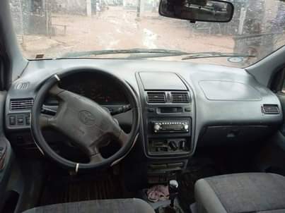 A picture of 2005 TOYOTA PICNIC SPACE BUS