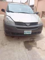 A picture of Complete First Body 2005 Toyota Sienna
