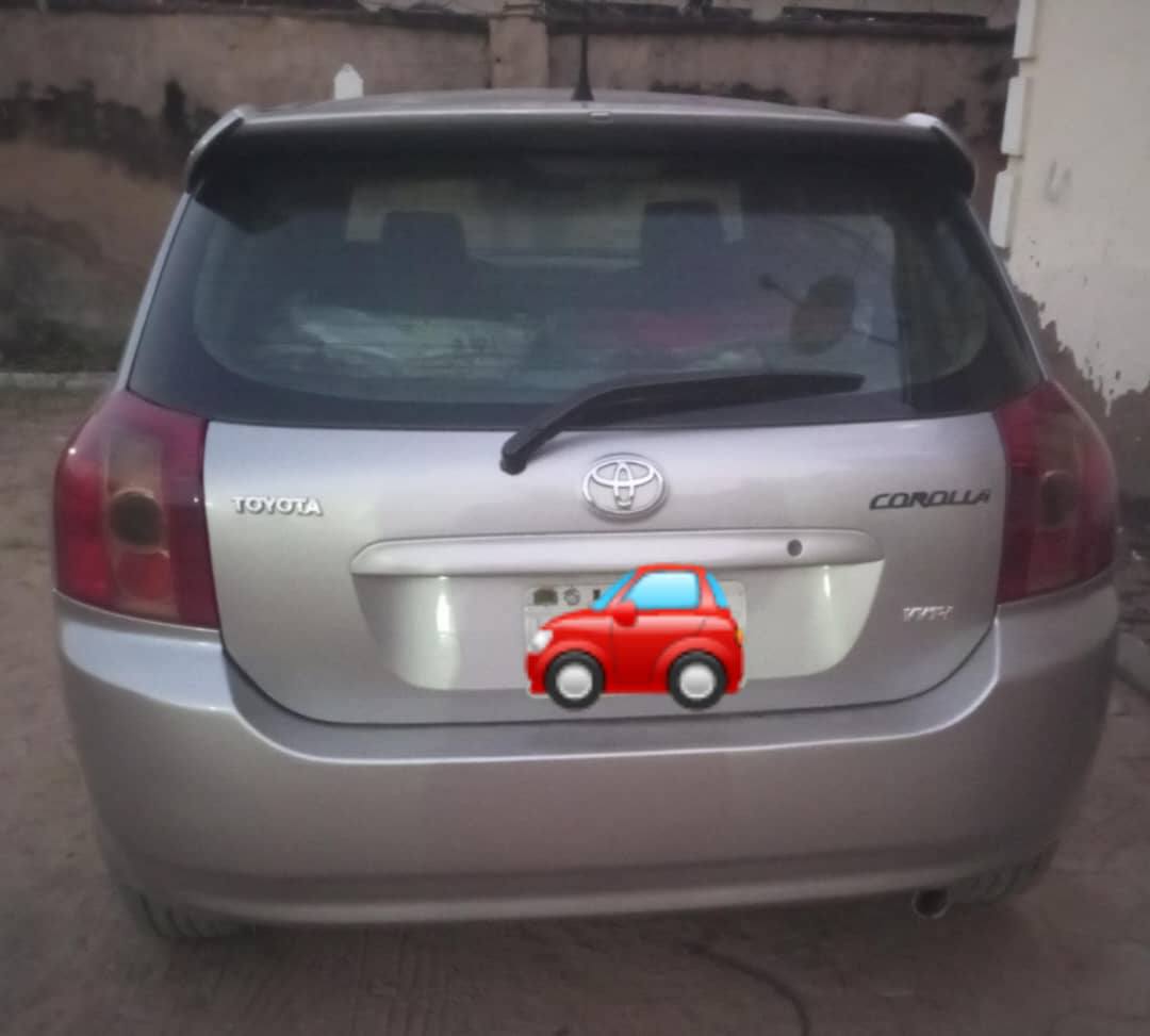 A picture of Toyota corrola Obama automatic drive