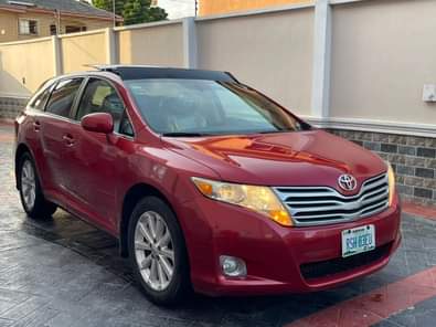 A picture of This is the only crispy clean Toyota venza toks standard