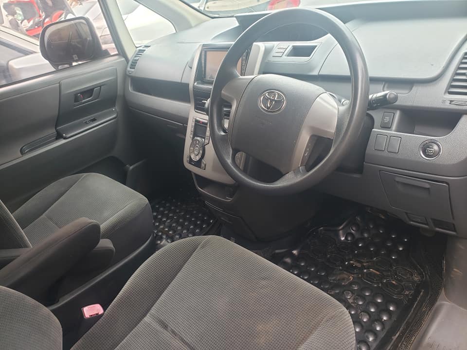 A picture of Toyota Noah