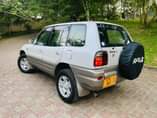 A picture of Toyota Rav 4 Year 1997 Cc 1990 Airbags No Repaints