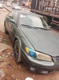 A picture of 2000 Toyota Camry Registered TINY LIGHT