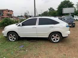A picture of CLEAN TITTLE FIRST BODY LEXUS RX 350 FULL OPTION NEAT