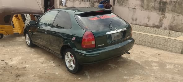 A picture of a very sound Honda Civic automatic with ac