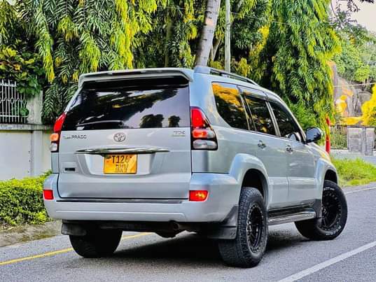 A picture of TOYOTA LAND CRUISER PRADO 120
