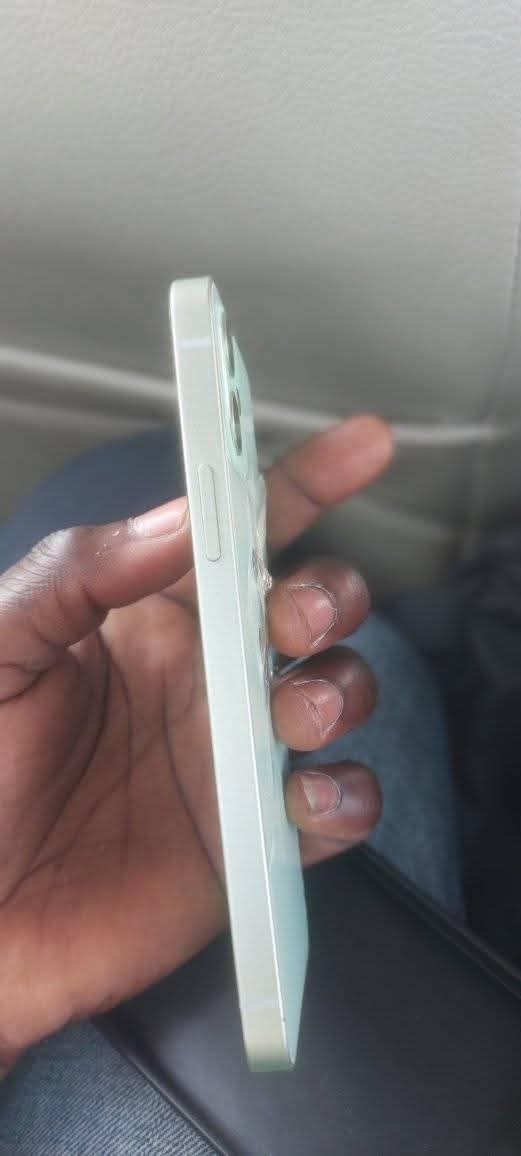 A picture of Apple iphone 12 muni