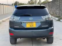 A picture of Toyota Harrier on sale DUH hii gari imetuzwa vizuri sanaaaa