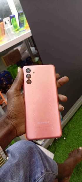 A picture of Samsung A04s 128GB ram4....sio ya mkopo cm yangu mwenyewe...0787375693.