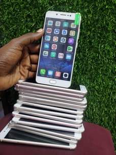 A picture of Vivo x7plus 128GB ram6