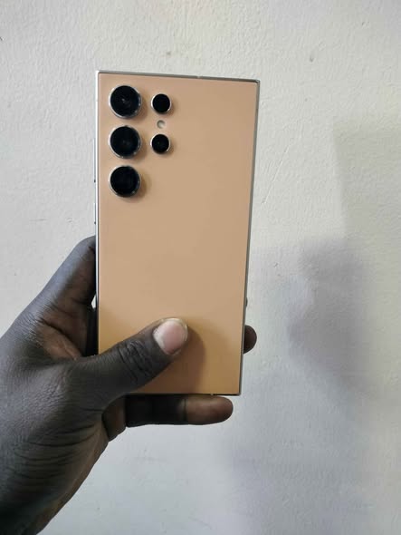 A picture of SAMSUNG S24 ULTA 256 GB BATTERY 5000MH