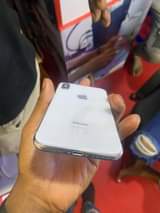 A picture of iPhone X 256Gb at 850k