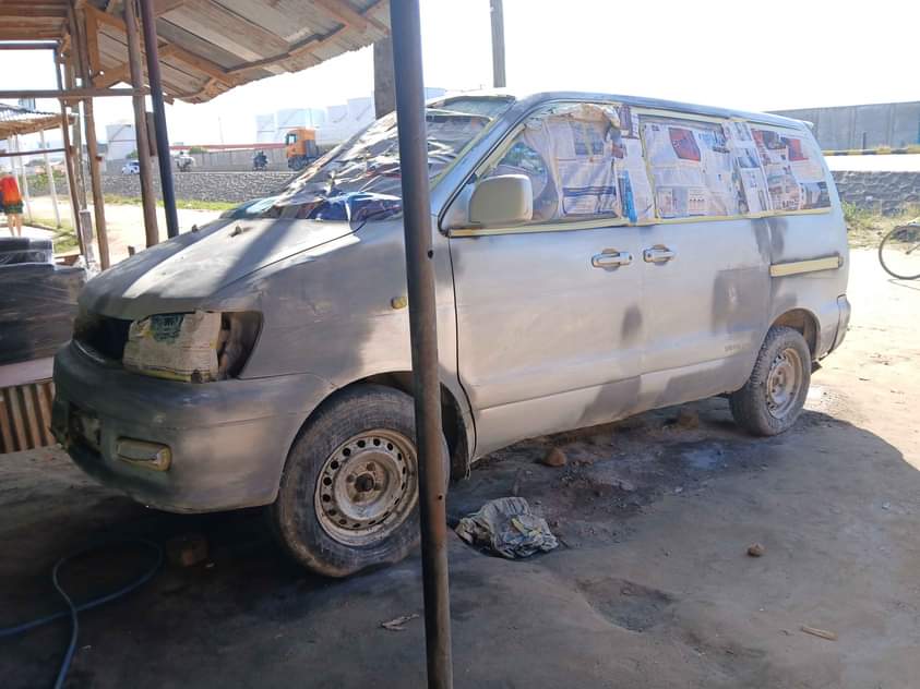 A picture of Side mchina auto garage