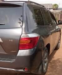 A picture of I have this clean and ready to use Toyota Highlander
