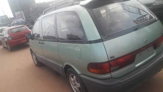 A picture of Automatic Toyota previa