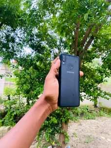 A picture of Samsung A10s Storage32GB Ram2GB Bei140 000 Battery4000mAh Network 4G Laini2