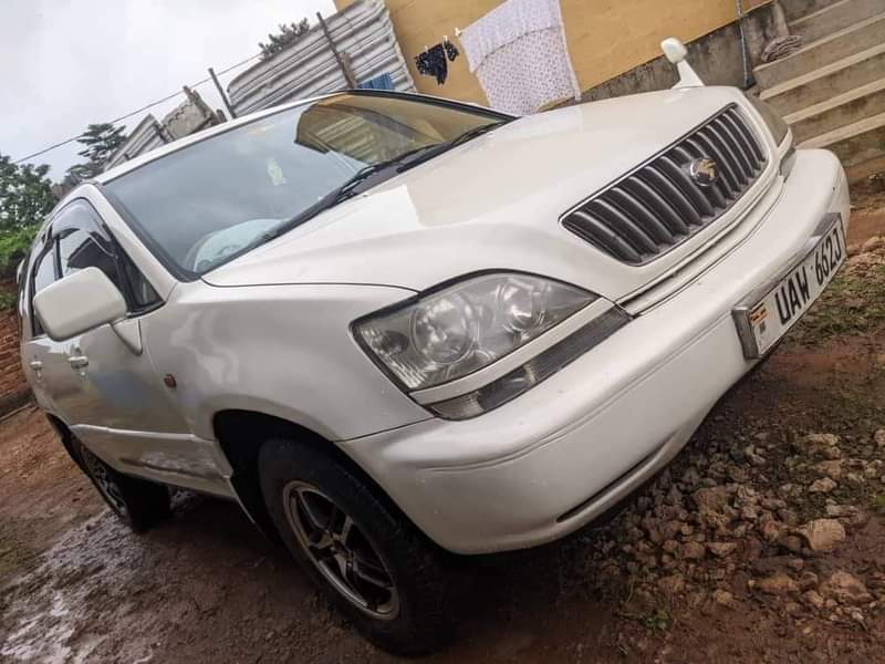 A picture of TOYOTA HARRIER 11 500 000 3.0CC 2000 MODEL BUY AND