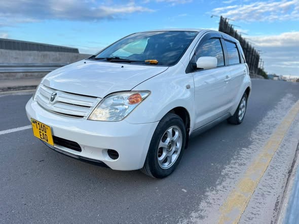 A picture of TOYOTA IST Model 2004 Mileage 90100km Engine Size 1490cc Bei