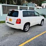 A picture of Toyota kluger Million 26 Automatic Petrol Mpya San IPO mwanza