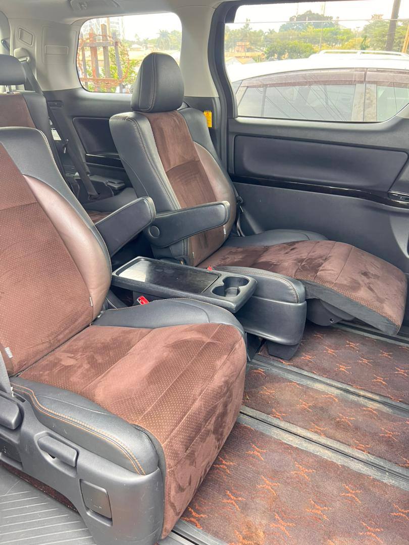 A picture of Toyota Alphard