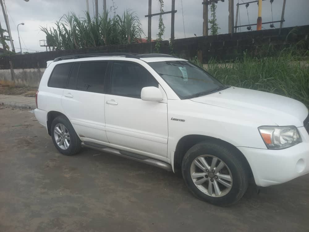 A picture of Foreign used Toyota Highlander Hybrid 