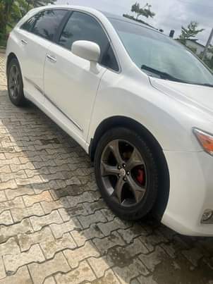 A picture of Toyota Venza XLE 2012 V6 full option registered toks standard