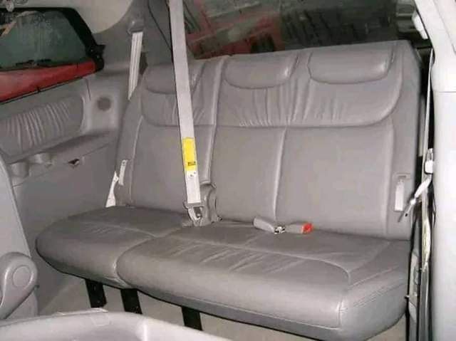A picture of Toyota Sienna 2006 09061825415