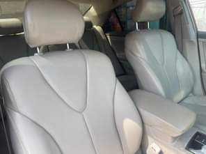 A picture of 2009 camry leather seat reverse camera Enngine silent Gear n