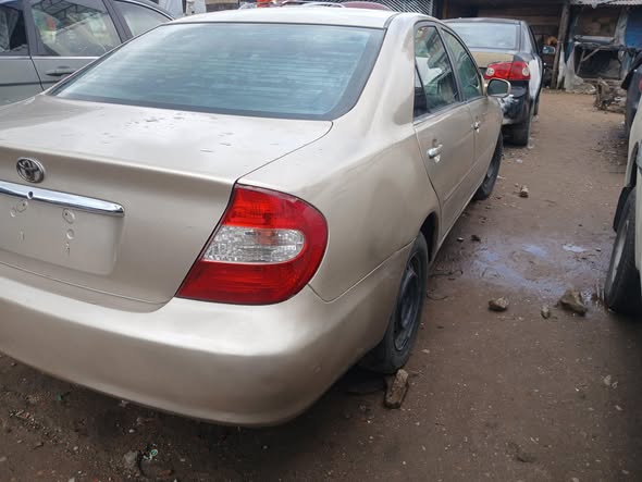 A picture of 2004 camry 2004