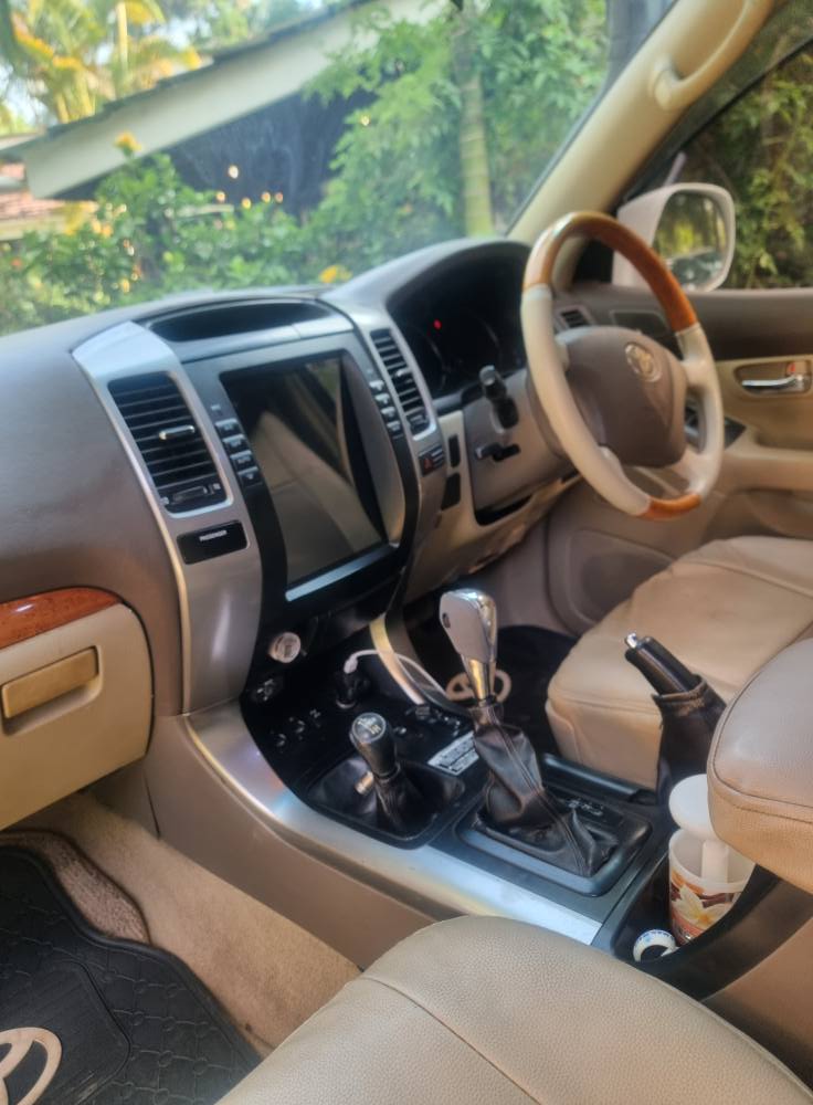 A picture of Land cruiser prado petrol very powerful 3400cc 2006 model