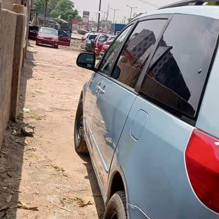 A picture of 2005 Toyota Sienna