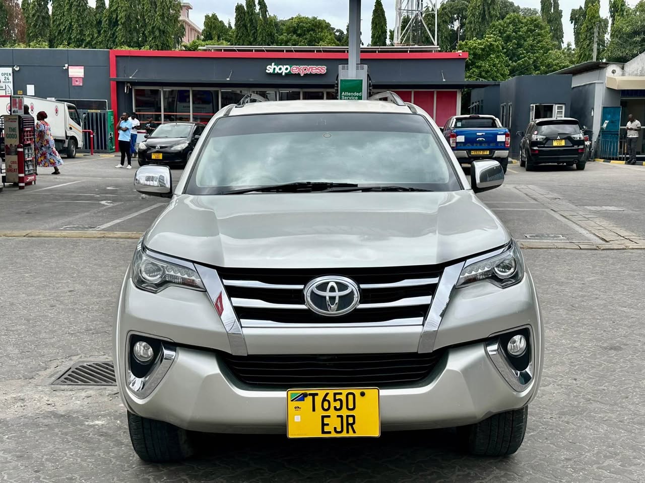 A picture of TOYOTA FORTUNER0714058883