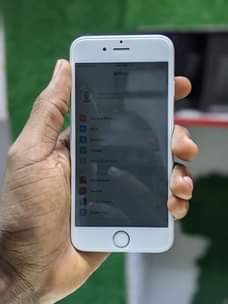 A picture of I phone 6 gb 64