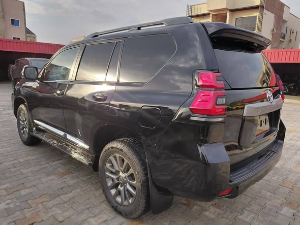 A picture of 2017 Toyota land cruiser prado