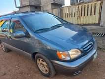 A picture of Toyota sienna 2002