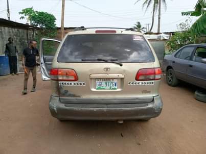 A picture of Toyota Sienna for sale perfect engine and gear selection first